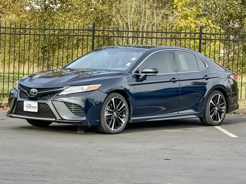 Used 2019 Toyota Camry XSE image 8