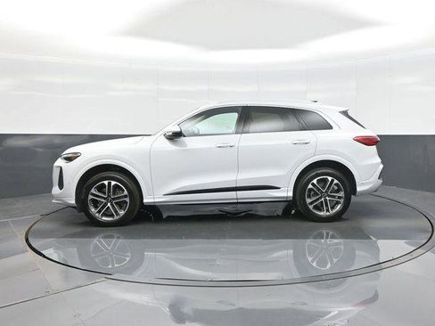 Certified 2025 Audi Q5 Premium w/ Convenience Package AWD/4WD image 4