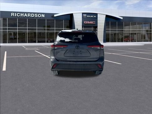 Used 2022 Toyota Highlander L image 4