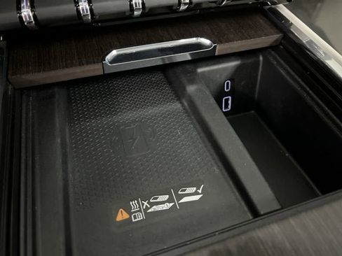 Certified 2025 GMC Acadia Denali AWD/4WD image 36