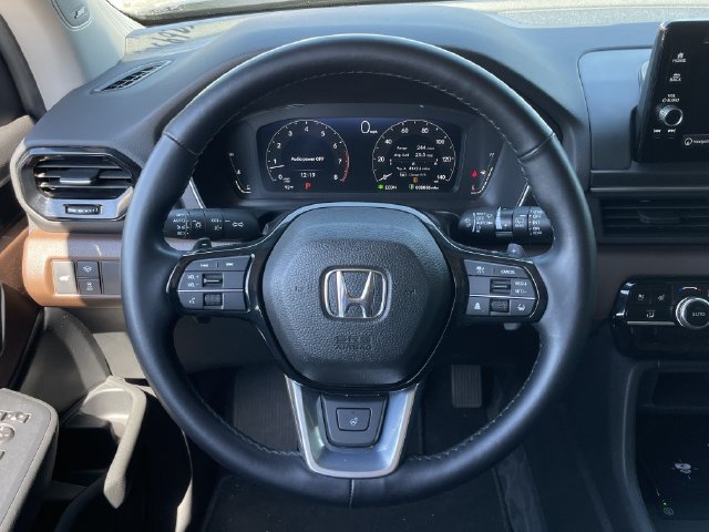 Used 2025 Honda Pilot Elite image 12