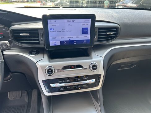 Used 2022 Ford Explorer XLT RWD image 11