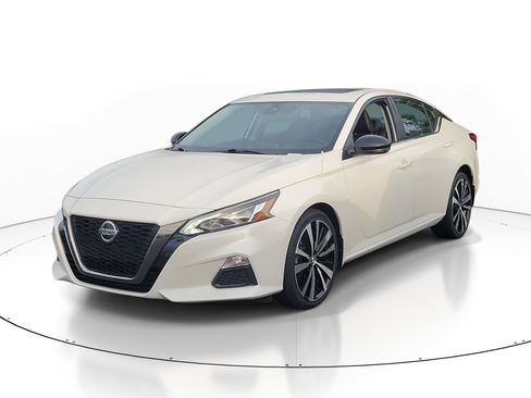 Used 2020 Nissan Altima 2.5 SR w/ Premium Package image 2