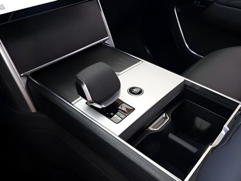New 2025 Land Rover Range Rover SE AWD/4WD image 21