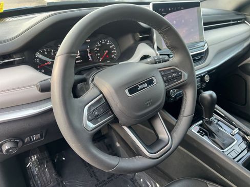 Used 2025 Jeep Compass Limited image 28