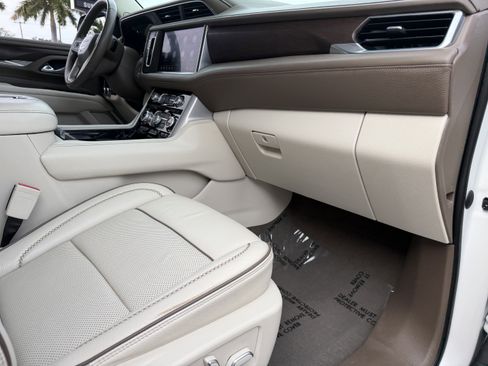 Used 2021 GMC Yukon XL Denali w/ Denali Ultimate Package image 16