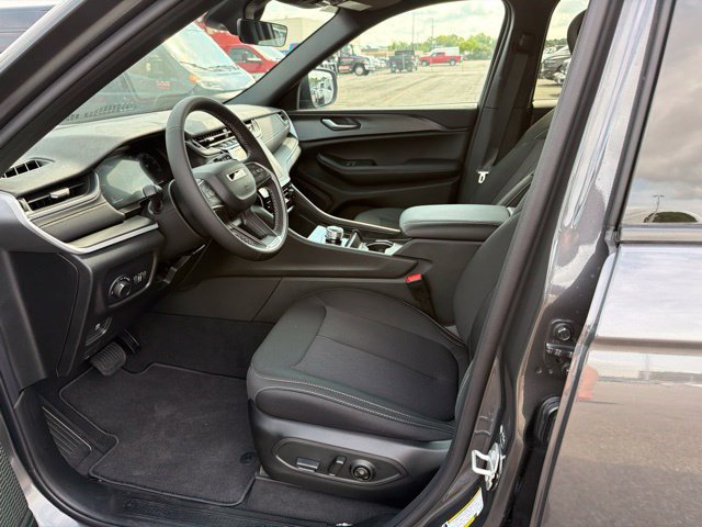 New 2026 Jeep Grand Cherokee Laredo AWD/4WD image 11
