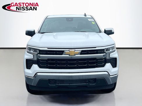 Used 2022 Chevrolet Silverado 1500 LT image 2