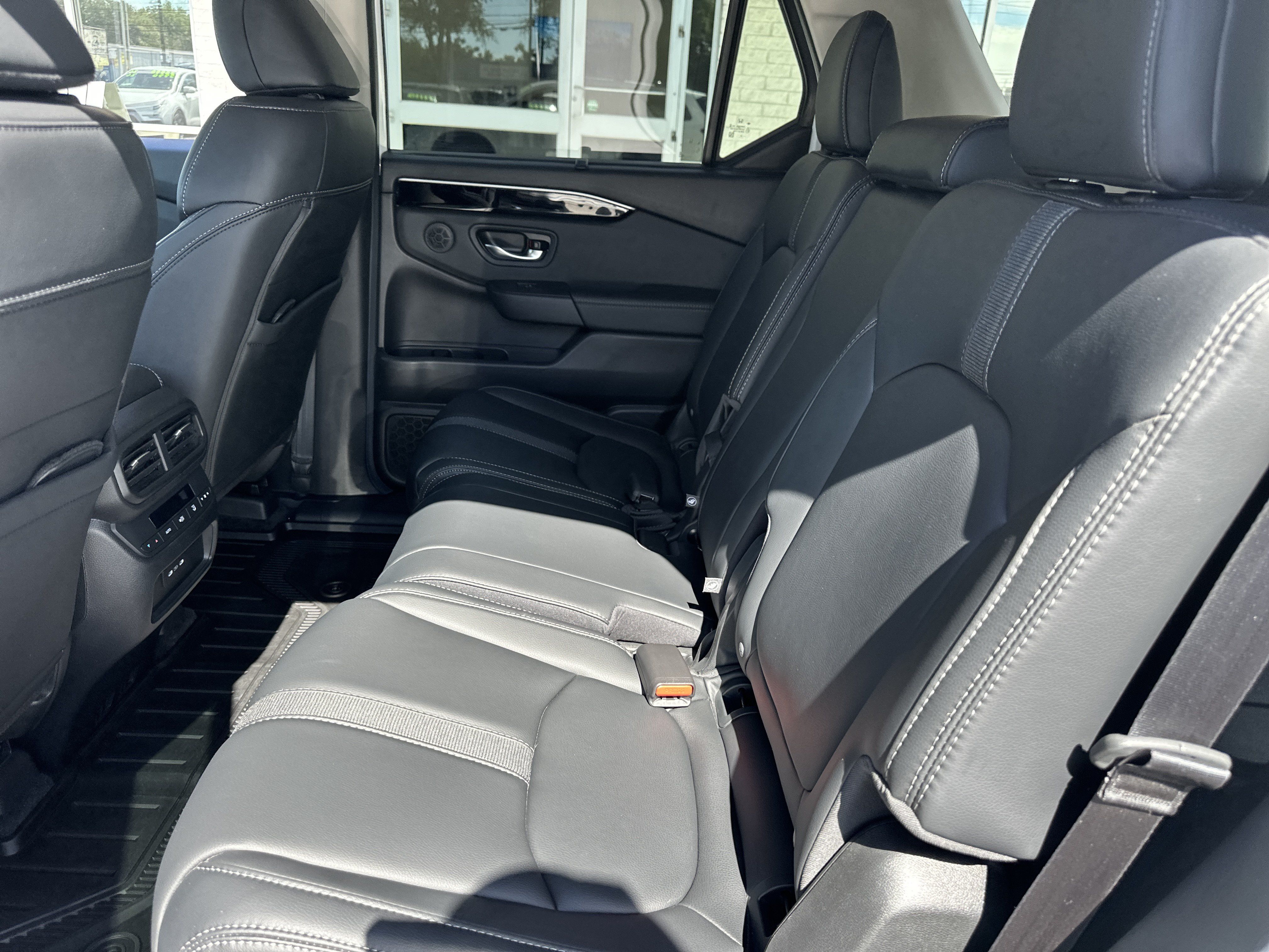 Used 2025 Honda Pilot Touring image 10