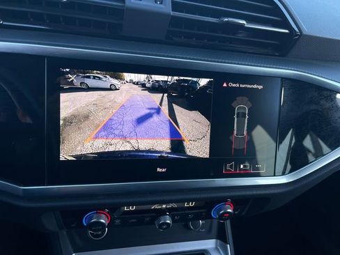 Used 2023 Audi Q3 2.0T Premium image 16