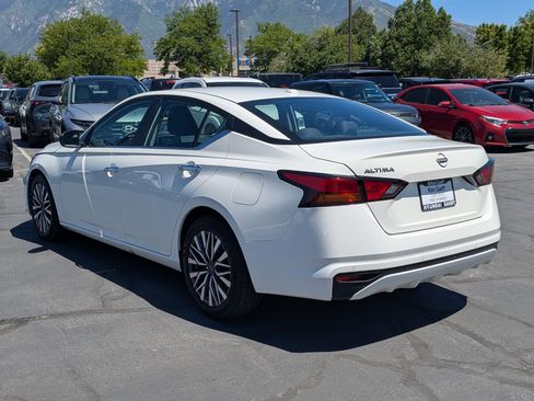 Used 2025 Nissan Altima 2.5 SV FWD image 8