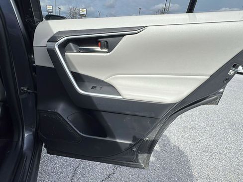Used 2019 Toyota RAV4 XLE w/ Convenience Package image 13