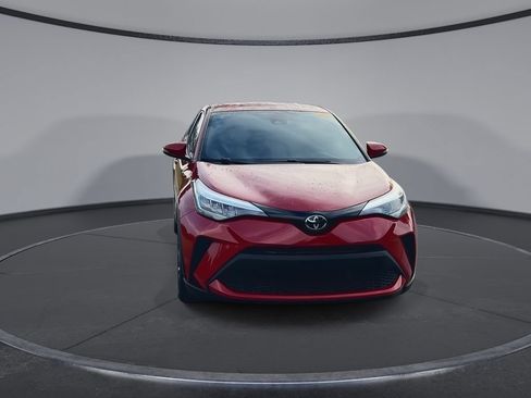 Used 2022 Toyota C-HR XLE FWD image 3