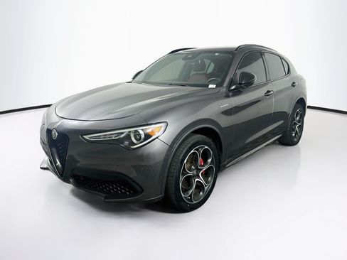 Used 2023 Alfa Romeo Stelvio Veloce AWD/4WD image 3