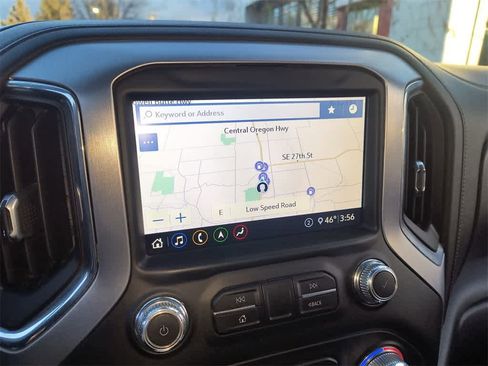 Used 2020 GMC Sierra 1500 SLT image 18