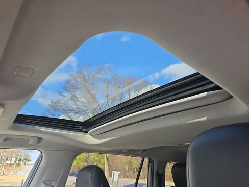 Used 2022 Toyota Highlander XLE image 24