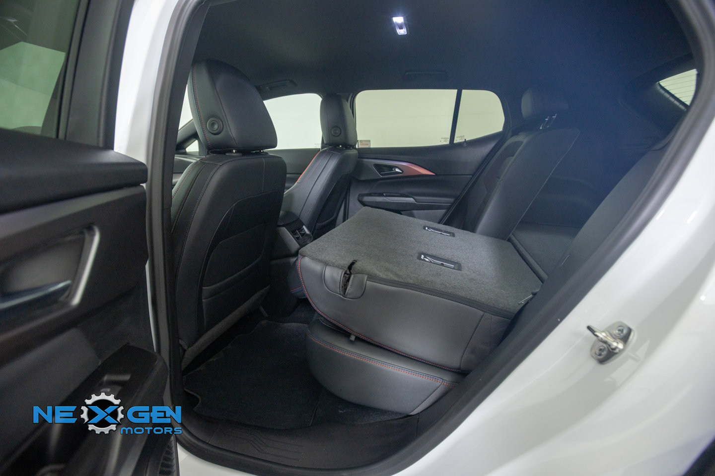 Used 2024 Chevrolet Equinox EV RS FWD image 29