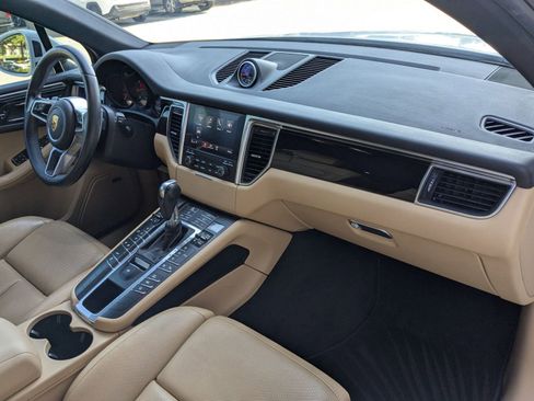Used 2017 Porsche Macan image 25