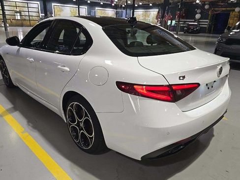 Used 2022 Alfa Romeo Giulia Veloce AWD/4WD image 2
