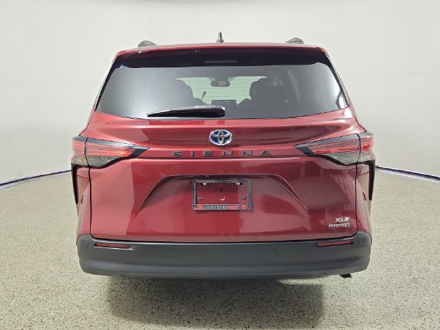 Used 2021 Toyota Sienna XLE FWD image 6