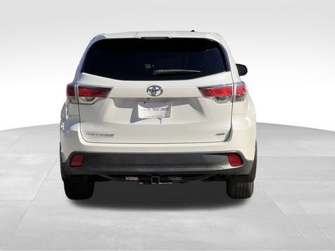 Used 2016 Toyota Highlander LE image 4