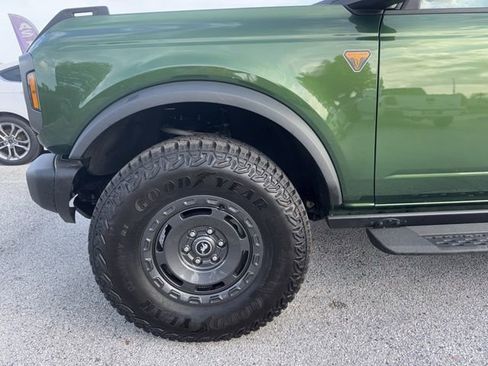 Used 2025 Ford Bronco Badlands image 9