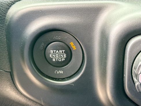 Used 2021 Jeep Gladiator Sport AWD/4WD image 14