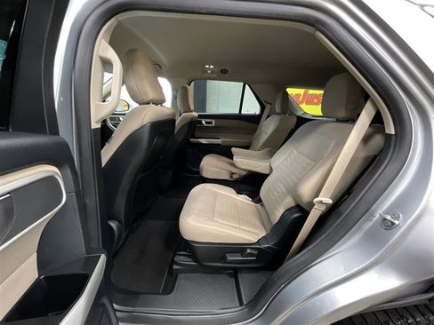 Used 2020 Ford Explorer XLT w/ Class III Trailer Tow Package image 18