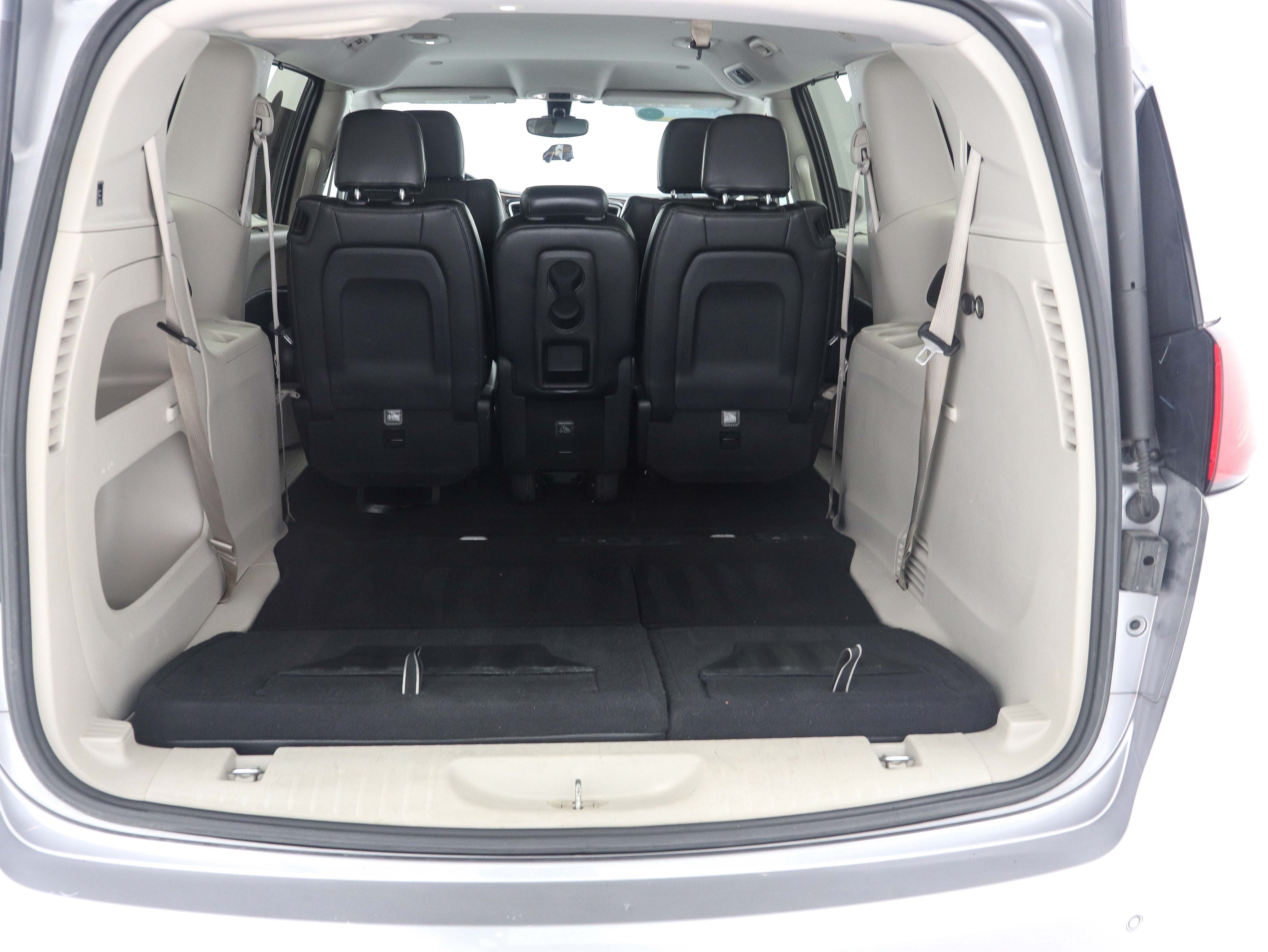 Used 2017 Chrysler Pacifica Touring-L FWD image 12
