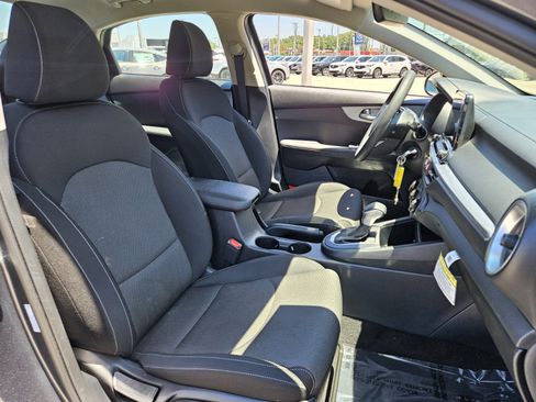 Used 2024 Kia Forte LXS w/ LXS Technology Package FWD image 18