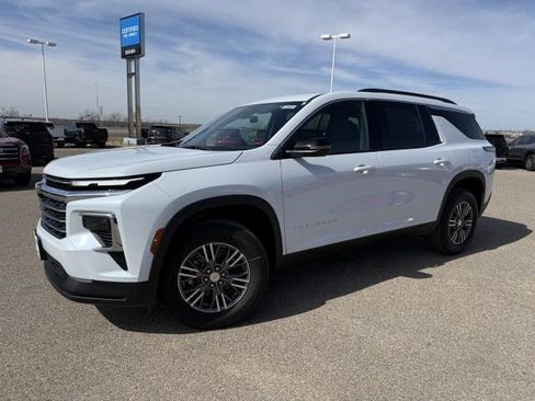 New 2026 Chevrolet Traverse LT image 2