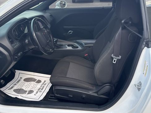 Used 2023 Dodge Challenger SXT image 5