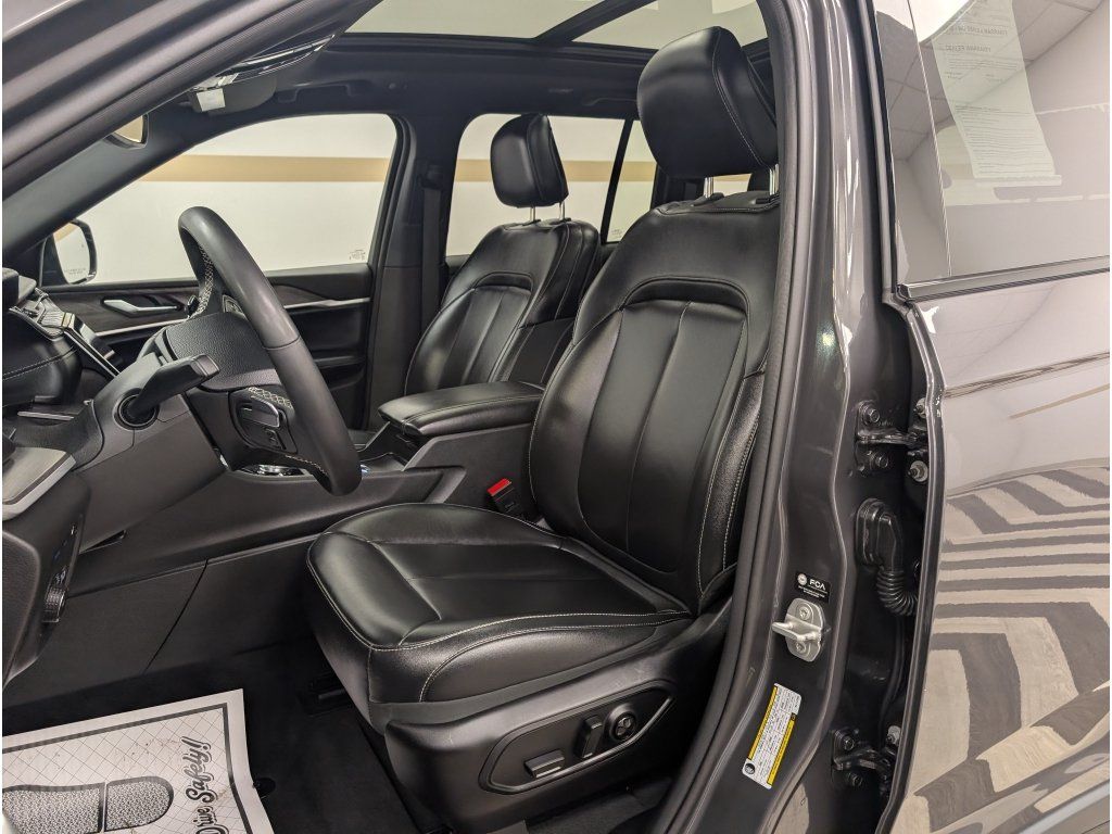 Used 2024 Jeep Grand Cherokee Limited 4xe AWD/4WD image 8