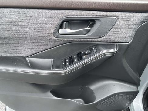 Used 2023 Nissan Rogue SV FWD image 16