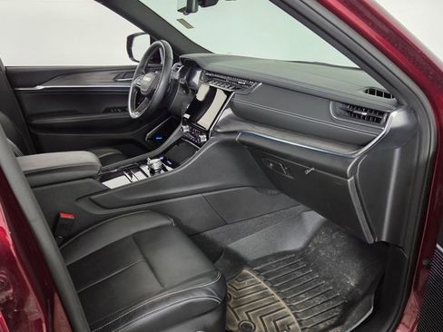 Used 2022 Jeep Grand Cherokee Overland w/ Luxury Tech Group IV image 37