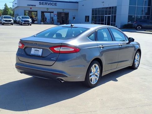 Used 2013 Ford Fusion SE FWD image 4