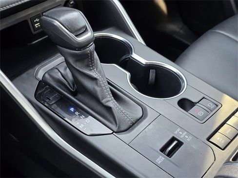 Used 2022 Toyota Highlander XLE image 16