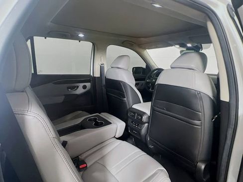 Used 2025 Honda Pilot Touring image 8