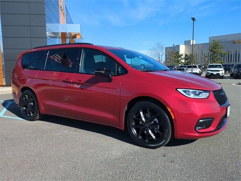 New 2026 Chrysler Pacifica Limited image 2