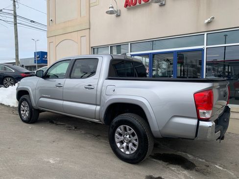 Used 2017 Toyota Tacoma SR5 w/ Tow Package RWD image 5