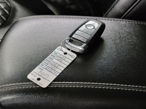 Used 2024 Ford Edge Titanium image 26