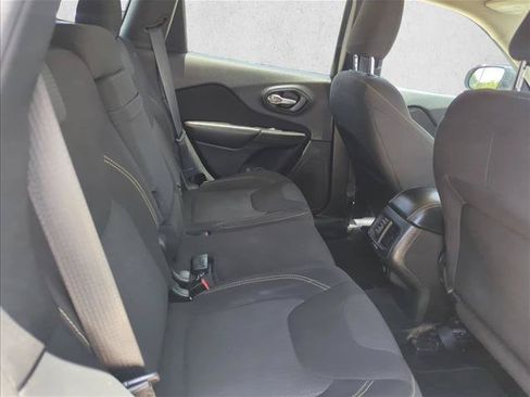 Used 2016 Jeep Cherokee Latitude FWD image 20