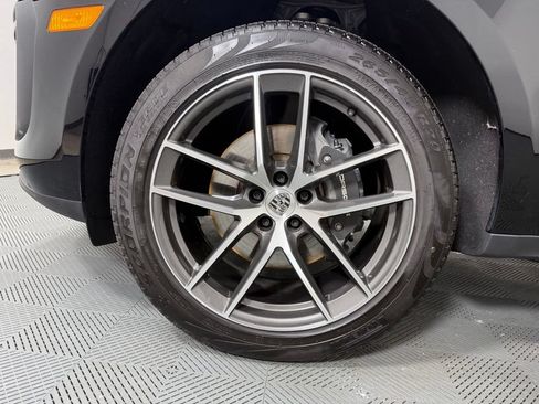Certified 2026 Porsche Macan AWD/4WD image 11