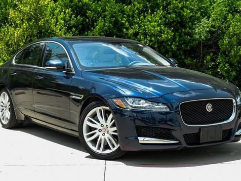 Used 2016 Jaguar XF Prestige RWD image 7
