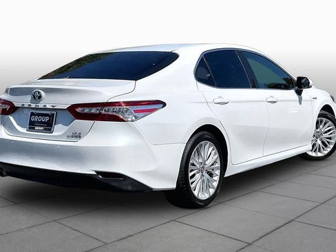 Used 2018 Toyota Camry XLE FWD image 12