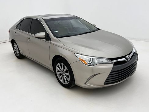 Used 2015 Toyota Camry XLE image 2