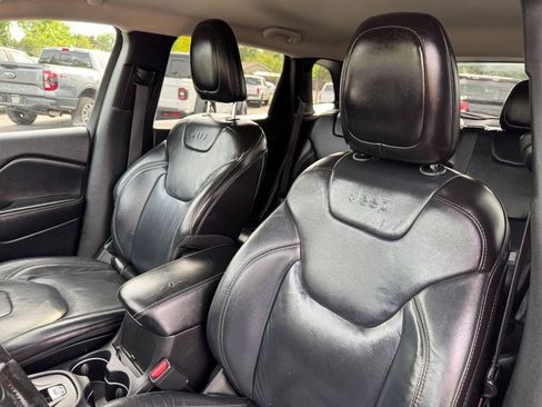 Used 2017 Jeep Cherokee Limited FWD image 11
