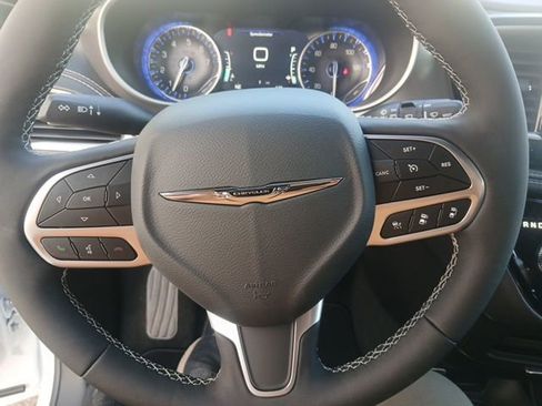 New 2026 Chrysler Pacifica Select image 46