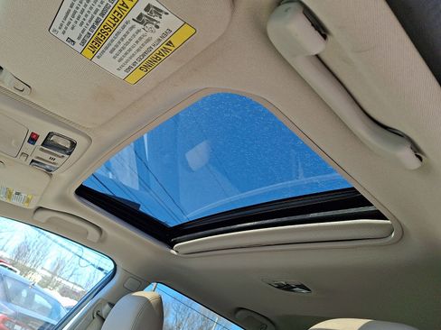 Used 2017 Subaru Outback 2.5i Limited image 14