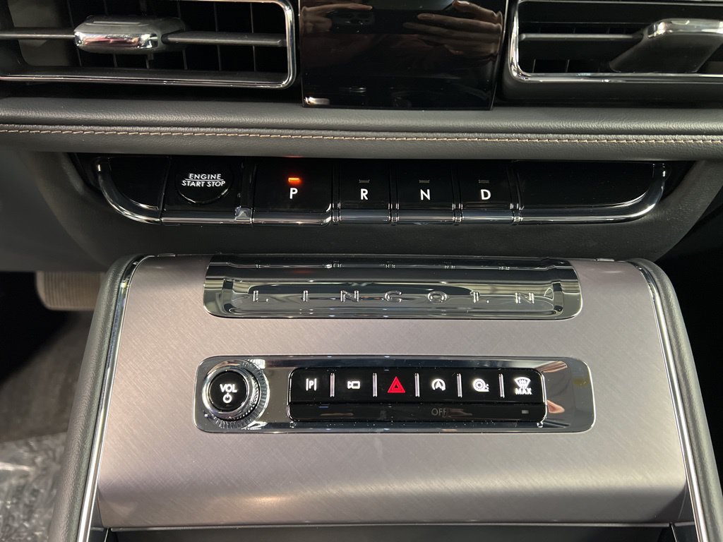 Used 2026 Lincoln Aviator AWD image 14